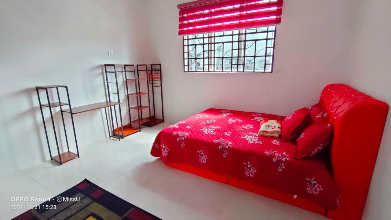 Rania Homestay With Private Pool Seri Iskandar Perak Near Utp Uitm Kampong Bota Road エクステリア 写真