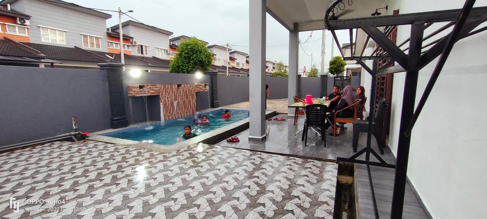 Rania Homestay With Private Pool Seri Iskandar Perak Near Utp Uitm Kampong Bota Road エクステリア 写真